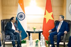 General Secretary of the Communist Party of Vietnam Central Committee and State President To Lam (R) receives Indian National Security Advisor Ajit Doval. (Photo: VNA)