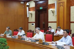 Party General Secretary To Lam (second from right) speaks at the Secretariat meeting (Photo: VNA)