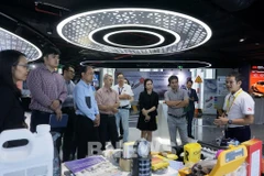Parties exchange ideas on high-tech material solutions and technologies. (Photo: VNA)