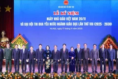 State President Luong Cuong (eighth from right) and other delegates at the ceremony to celebrate Vietnamese Teachers’ Day (November 20) and the 8th Patriotic Emulation Congress of the education sector. (Photo: VNA)