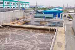 Wastewater is treated in aeration tanks at an industrial facility in Dong Thap province before being discharged, as stricter environmental regulations come into vogue. (Photo: VNA)