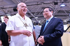 Prime Minister Pham Minh Chinh (R) meets with Prime Minister of Tuvalu Feleti Penitala Teo. (Photo: VNA)