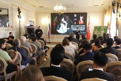 The opening ceremony of the painting exhibition. (Photo: VNA)