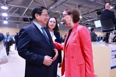 Vietnamese Prime Minister Pham Minh Chinh (L) meets with UNCTAD Secretary-General Rebeca Grynspan. (Photo: VNA)