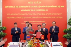 The Vietnam Court Academy and the Judicial Training, Research and Information Academy under the Supreme Court of Mongolia sign an MoU on March 4. (Photo: VNA)