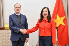 Deputy Minister of Foreign Affairs Le Thi Thu Hang (R) receives Russian Ambassador to Vietnam Gennady Bezdetko (Photo: VNA)