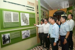 Vietnam Journalists’ Association members visit Vietnam Revolutionary Youth League's Headquarters in Guangzhou (Photo: VNA)