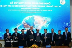 Leaders of the Ho Chi Minh City Department of Science and Technology and Accelerated Infrastructure Capital (AIC) sign a memorandum of understanding on cooperation to invest in the AI Data Centre at Tan Phu Trung Industrial Park. (Photo: VNA) 