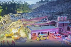 At the scene of garbage landslide in Cebu city, the Philippines (Photo: rappler.com)