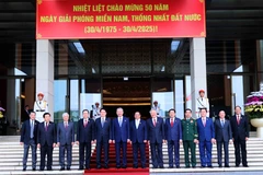 Leaders of the Party, State, and Vietnam Fatherland Front pose for a photo in front of the NA building. (Photo: VNA)