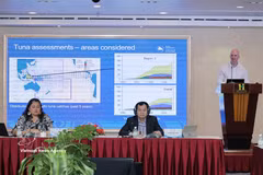 Representatives of the Ministry of Agriculture and Environment, the WCPFC Secretariat, and the New Zealand Embassy in Vietnam chair the workshop. (Photo: VNA)