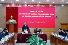 Party General Secretary To Lam holds a working session with the Party Central Committee's Commission for Policies and Strategies on January 7. (Photo: VNA)