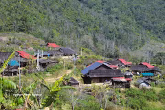 Perched at nearly 1,700 metres above sea level, Huoi Man is home to 21 households with 128 residents of the Mong ethnic minority group. (Photo: VNA)