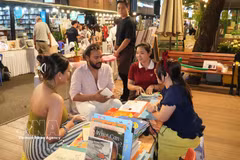Ho Chi Minh City Book Street attracts a large number of vistors. (Photo: VNA)
