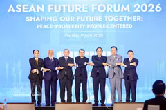 Vietnamese Prime Minister Le Minh Hung (centre) poses for a photo with delegates at the ASEAN Future Forum (AFF) 2026 on June 9. (Photo: VNA)