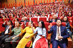 Delegates vote on the personnel scheme for the 11th-term Vietnam Fatherland Front Central Committee for the 2026–2031 tenure. (Photo: VNA)