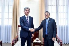 Permanent Deputy Minister of Foreign Affairs Nguyen Minh Vu (R) receives Yoneda Gen, Director-General of JICA's Southeast Asia and Pacific Department, on December 16. (Photo: VNA)