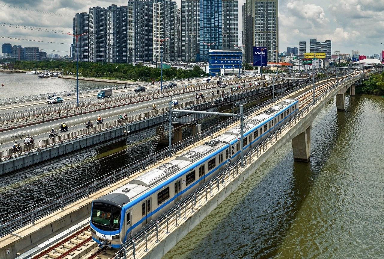 PM urges HCM City to lead nation in five strategic fronts | Vietnam+ ...