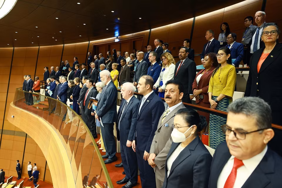 Ambassadors, chargés d'affaires, and representatives of international organisations in Vietnam attend the opening of the 8th session of the 15th National Assembly. (Photo: Duong Giang – VNA)