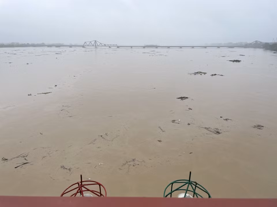 A level 2 natural disaster risk warning is in place for Hanoi. (Photo taken at 7:50 AM by Minh Quyet – VNA).