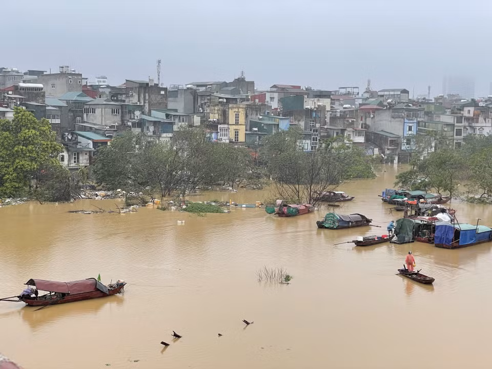 A level 2 natural disaster risk warning is in place for Hanoi. (Photo taken at 7:52 AM by Minh Quyet – VNA).