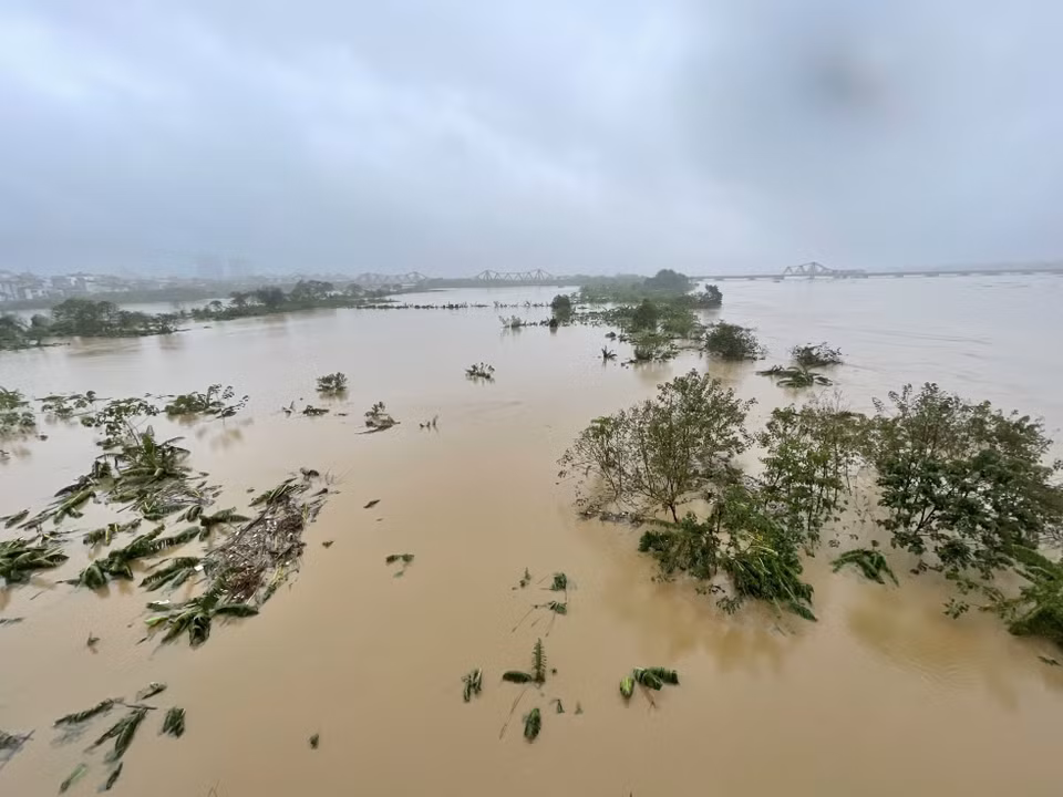 A level 2 natural disaster risk warning is in place for Hanoi. (Photo taken at 8:44 AM by Minh Quyet – VNA).