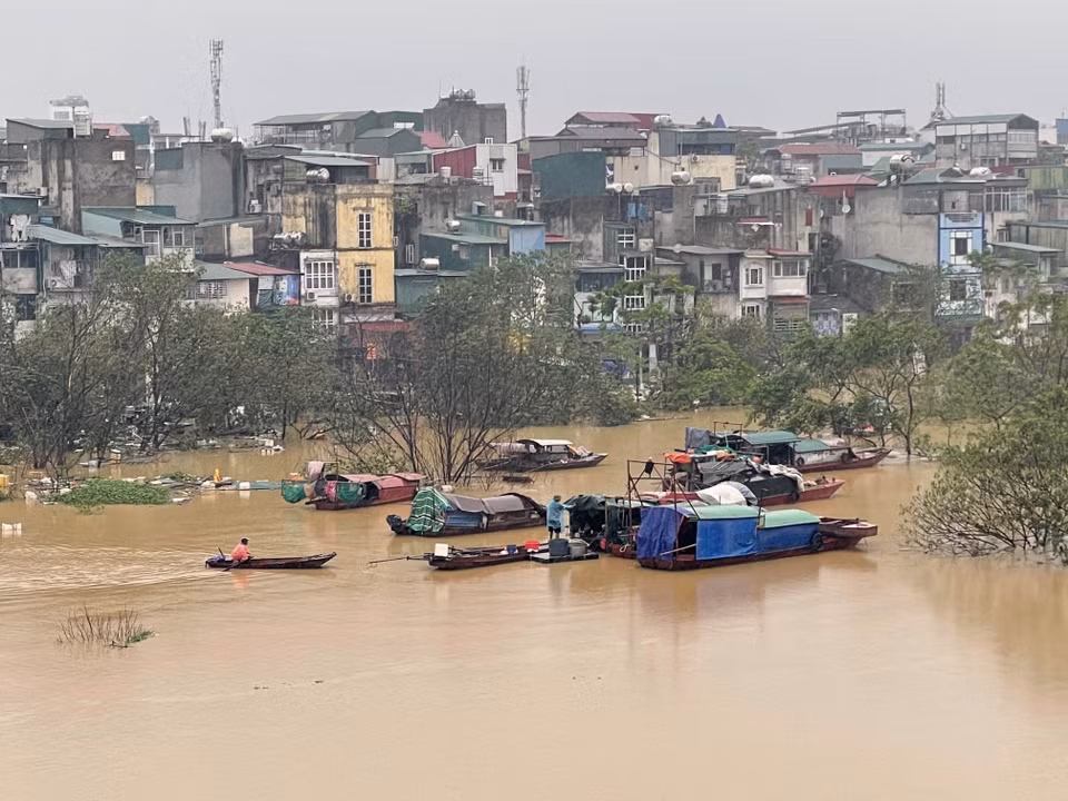 A level 2 natural disaster risk warning is in place for Hanoi. (Photo taken at 7:51 AM by Minh Quyet – VNA).