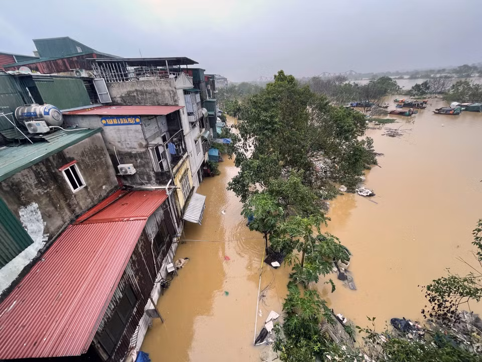 A level 2 natural disaster risk warning is in place for Hanoi. (Photo taken at 7:55 AM by Minh Quyet – VNA).