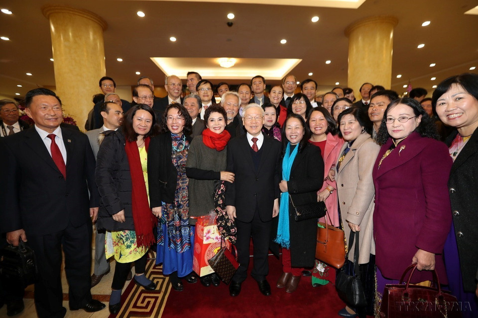 Party General Secretary Nguyen Phu Trong meets with intellectuals and artists on the occasion of traditional Lunar New Year (Tet) festival in 2018 (Hanoi, February 7, 2018). (Photo: Tri Dung – VNA)