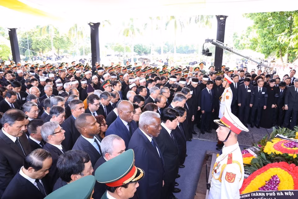 Leaders and former leaders of the Party and State, and domestic and international delegates attend the burial ceremony for Party General Secretary Nguyen Phu Trong. (Photo: VNA)