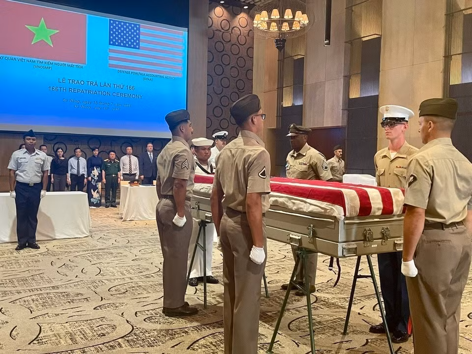 The 166th repatriation ceremony for the remains of US soldiers missing in action (MIA) from the Vietnam War takes place in Da Nang in 2024. (Photo: VNA)