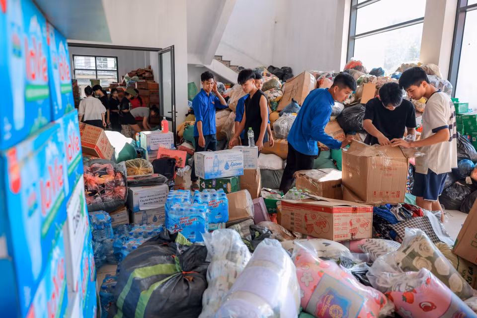 The relief goods distribution center has been set up to receive and distribute donations to those in need. (Photo: Hoang Hieu – VNA)