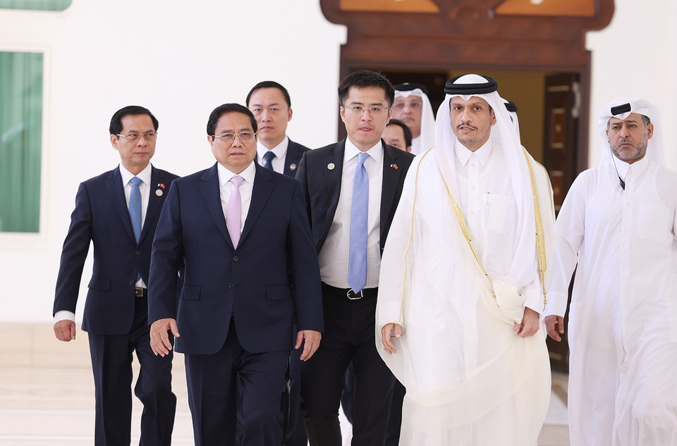 Prime Minister Pham Minh Chinh and Qatari Prime Minister Sheikh Mohammed bin Abdulrahman bin Jasim Al-Thani. (Photo: Duong Giang-VNA)