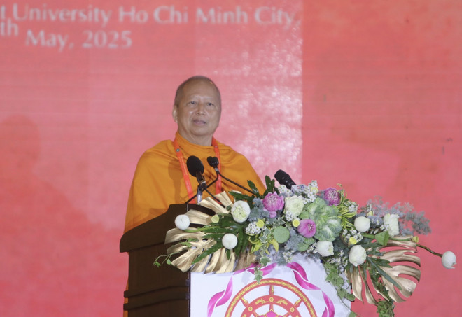Most Venerable Prof. Dr. Phra Brahmapundit speaks at the closing ceremony. (Photo: VNA) vna-potal-be-mac-dai-le-phat-dan-lien-hop-quoc-2025-8019307.jpg