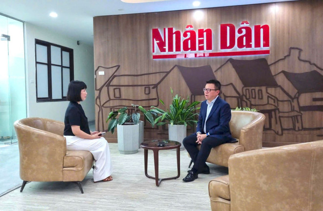 Journalist Le Quoc Minh in an interview with the Vietnam News Agency (Photo: VNA)