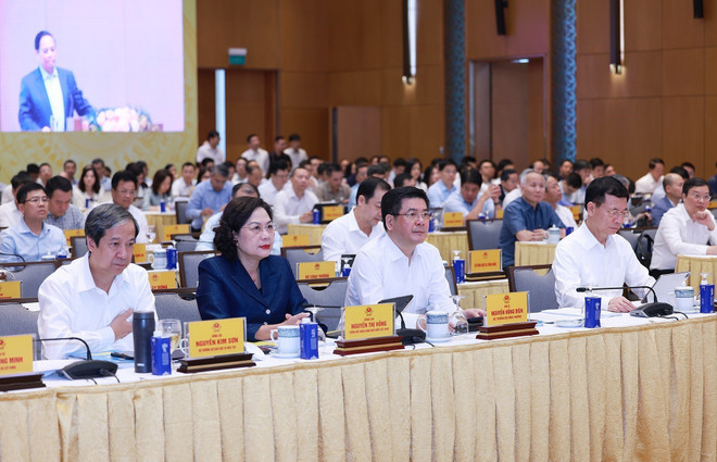 Participants at the event (Photo: VNA) vna-potal-thu-tuong-chu-tri-phien-hop-lan-thu-3-cua-ban-chi-dao-phat-trien-khoa-hoc-cong-nghe-va-de-an-06-8159194.jpg