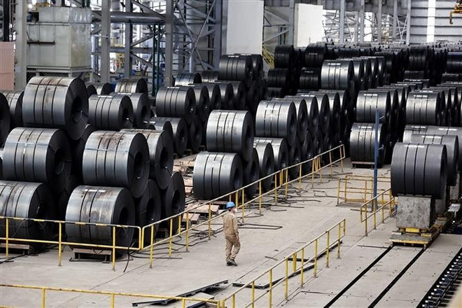 Steel sheet production at Hoa Phat Steel Co., Ltd. (Photo :VNA) vna-potal-nam-2025-ca-nuoc-phan-dau-dat-muc-tieu-gdp-dat-8-tro-len-7856737.jpg