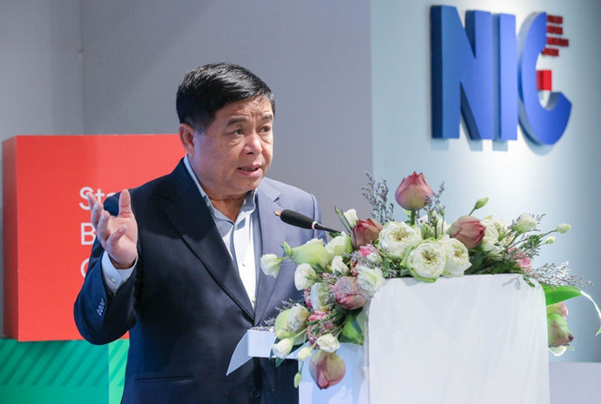 Deputy Prime Minister Nguyen Chi Dung speaks at the ceremony. (Photo: VNA)