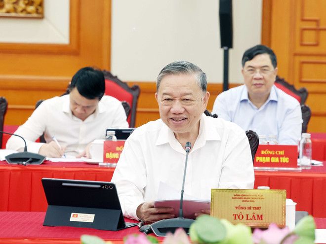 vna-potal-tong-bi-thu-to-lam-chu-tri-buoi-lam-viec-cua-bo-chinh-tri-voi-ban-thuong-vu-dang-uy-quoc-hoi-8269143.jpg
