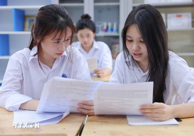 tuyen-sinh-lop-10.jpg