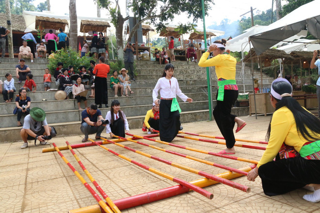 Visitors have the opportunities to immerse themselves in various cultural activities of local ethnic people. (Photo: baophutho.vn) phu-tho-2.jpg