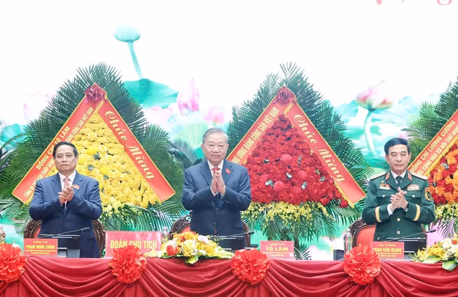 vna-potal-tong-bi-thu-to-lam-du-dai-hoi-dai-bieu-dang-bo-quan-doi-lan-thu-xii-8306516.jpg