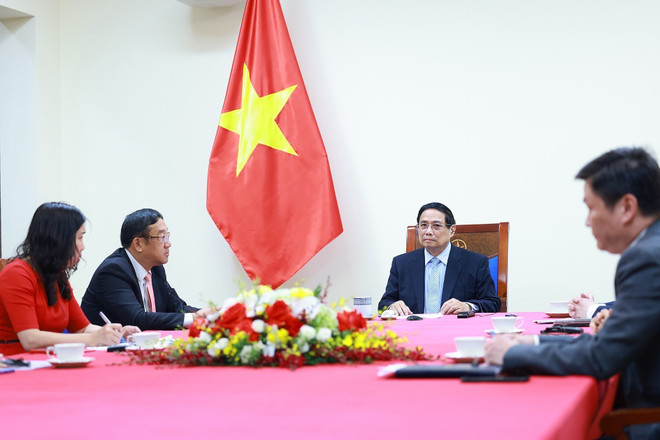 PM Pham Minh Chinh during the call (Photo: VNA) vna-potal-thu-tuong-pham-minh-chinh-dien-dam-voi-thu-tuong-malaysia-anwar-ibrahim-8001515.jpg
