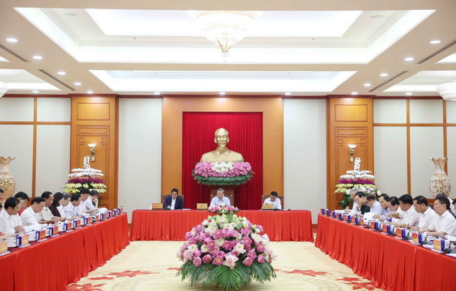 Party General Secretary To Lam chairs the working session on July 30. (Photo: VNA) vna-potal-tong-bi-thu-to-lam-chu-tri-buoi-lam-viec-ve-du-thao-cac-van-kien-dai-hoi-xiv-cua-dang-115746399-8180185.jpg