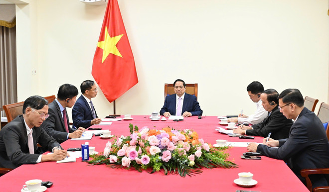 The phone talks focus on regional issues and bilateral cooperation. (Photo: VNA) vna-potal-thu-tuong-pham-minh-chinh-dien-dam-voi-thu-tuong-malaysia-anwar-ibrahim-8181383.jpg