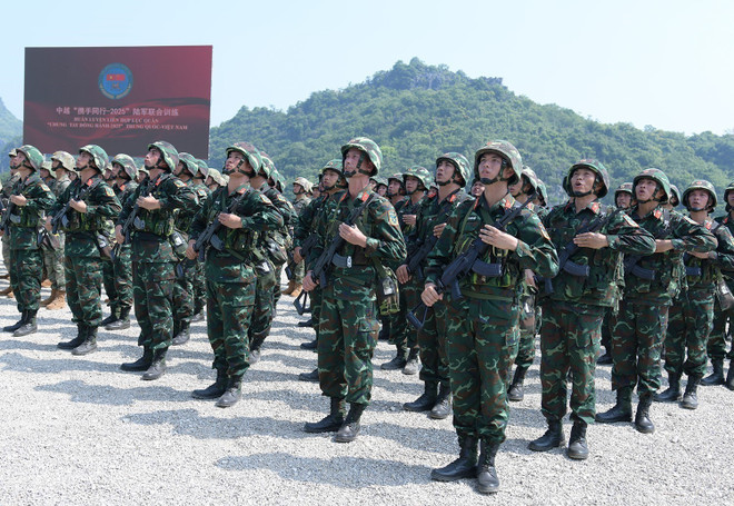 vna-potal-be-mac-huan-luyen-lien-hop-luc-quan-viet-nam-trung-quoc-nam-2025-8181269.jpg