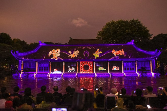 Night tours have been organised at the Temple of Literature to promote the unique value of this special national relic site. (Photo: VNA) van-mieu.jpg
