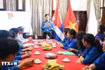 Secretary of the Ho Chi Minh Communist Youth Union Committee in Cuba Bui Tuan Minh launches the 2025 emulation campaign. (Photo: VNA)