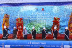 Deputy Prime Minister Nguyen Van Thang and delegates perform the ground-breaking ceremony for the Northwest Dien Bien Phu New Urban Area, Resort and Sports Complex project. (Photo: VNA)