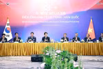 Vietnamese Prime Minister Le Minh Hung and Korean President Lee Jae Myung at a roundtable on Vietnam–RoK economic, trade and investment cooperation on April 23, 2026. (Photo: VNA)